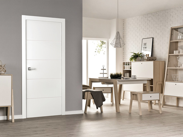 Frame and wall painting guide for frameless primed doors