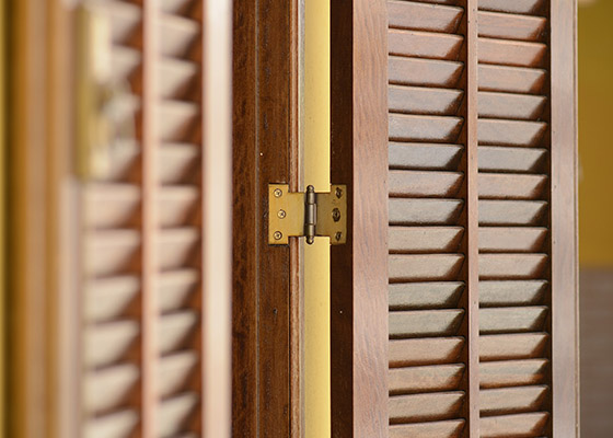 How to Choose Closet Door Hardware: Types, Functions, and Finishes